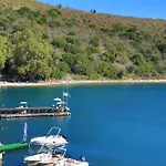 Alexandra Bay Front Διαμέρισμα *